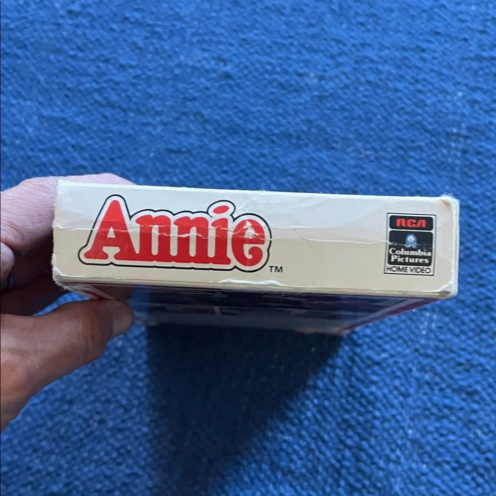 Annie (1985)VHS Tape